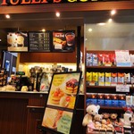 タリーズコーヒー - 店内の様子です。お昼時には 何時も利用者の列ができています。