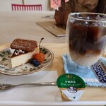 ごきげんchachacha。 - バスクチーズケーキ、カフェオレ(ICE)