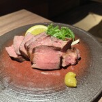 オクユカシ ハナレ - 牛タンのトリミングステーキ(税込1650円)