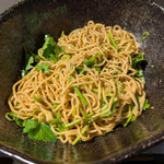 汁なし担担麺専門 キング軒 - 汁なし担担麺　並盛　パクチー追加；よく混ぜて