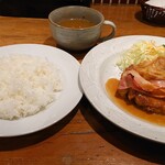 洋食工房 陶花 - 若鶏のソテー・バター醤油ベーコン添えランチ（カップスープ・ライス又はパン付）