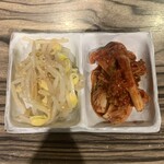 焼肉 ジャンボ - ナムルとキムチ