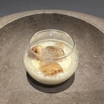 プレゼンテ スギ - トラフグのフラン
      　ヒレ　中骨　頭　皮　旨味スープ
      　+ 北海道産昆布(2025) GV  
      　発酵バター　ソテー
      　白子　千葉県産卵
      　イタリアンサマートリュフ