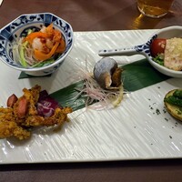 中国料理 天廣堂 - トムヤム風ナンプラー春雨・海老の湯引き、鶏皮ピリ辛揚げ、いそつぶ貝、新じゃがインゲン翡翠大葉山椒ソース、ローストポーク白胡麻油
