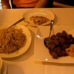 欣葉 - チャーハン、牛ヒレ肉の炒め物