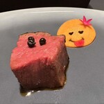 プレゼンテ スギ - High&Low ステーキ
      　ドライトマト　塩
      　蜂蜜　こおろぎ醤油　ウイスキー山崎12年
      　ブルーベリー酢漬け生胡椒
      　付け合わせ　人参　ごぼう　マリネ
      