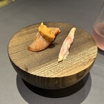 プレゼンテ スギ - 杉寿司TYPE-S
      　千葉県産コシヒカリ　古代米
      　自家製ローゼルビネガー　
      　勝浦港　金目鯛
      　金目鯛ソース　赤ワイン
      　雲丹　トリュフ風味の卵黄
      　みょうがのピクルス　亜麻猫酒粕