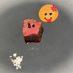 プレゼンテ スギ - High&Low ステーキ
      　ドライトマト　塩
      　蜂蜜　こおろぎ醤油　ウイスキー山崎12年
      　ブルーベリー酢漬け生胡椒
      　付け合わせ　人参　ごぼう　マリネ
      