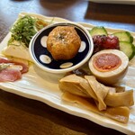 自家製麺 麺や ひなた - おまかせアテ盛り一人前 小　700円