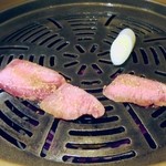 Yakiniku Shimaya - 良い部分だと焼いているとよくわかります。