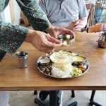 巡るインド - ライスに香油をかけて完成