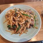 柳井町ウヰンドミル食堂 - ニラレバ炒め