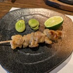 あじわい酒房あづま - 焼き空豆と皮串、取り皿バージョン