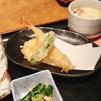くし路 KITTE丸の内店 - 天ぷらは衣がサクサクでした！