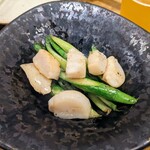 大衆酒場まるや - アスパラとホタテのバター炒め