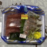 おさしみの店 魚七 - 鮪と鯛の2点盛り600円＋消費税