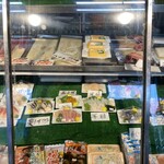 おさしみの店 魚七 - ショーケース中央