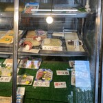 おさしみの店 魚七 - ショーケース右