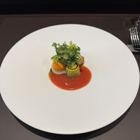 レストラン ラ・フロレゾン・ドゥ・タケウチ - 夏野菜と本鮪のニソワーズ ラ・フロレゾン風
                    愛知県産フルーツトマトのガスパチョソースで