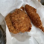 ヤマタツ - 左から、コロッケ、ミンチカツ、フランクフルト