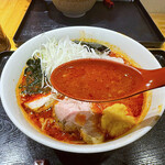 超純水採麺 天国屋 - 豚骨＋鶏白湯に、豆板醤・芝麻醤と韓国唐辛子を合わせたスープ