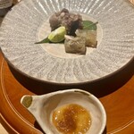 銀座 しのはら - すっぽん唐揚げ　えんぺら煮凝り　すだち　ちり酢　唐揚げを2種のつけダレで味わいます　えんぺら煮凝りは生姜が効いてます