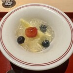 銀座 しのはら - メロン　さくらんぼ　ブルーベリー　コワントローゼリー