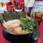 家系ラーメン 王道家 本店 - のりたまラーメン　ほうれん草増し