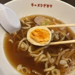 ラーメンビヨリ - 味玉は固茹でに近い