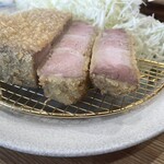 厚切りレアとんかつ やまとん - 分厚い！