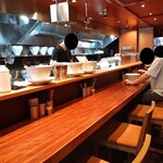世界一暇なラーメン屋 - 1階カウンター7席の様子～!!( ^o^)ﾉ