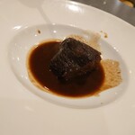 東灯 - 牛タンの赤ワイン煮