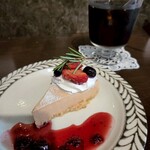 猫喫茶 ネコブ - 紅茶ムースのケーキ