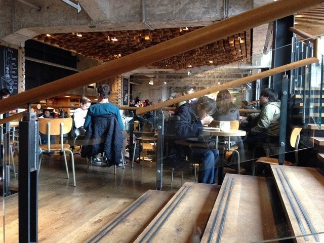 Starbucks Utrechtsestraat 9 - The Bank - アムステルダム/カフェ