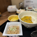 納豆工房 せんだい屋 下北沢店 - ひきわりとひじきに卵黄in！