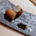 温石 - 久能山産の葉生姜の真薯。手前はしば漬け