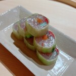 温石 - 鯵胡は三階建ての特別仕様。炒りごまの風味と梅の酸味、塩〆の塩味で美味しくいただきました。