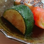 温石 - 藤枝産のズッキーニ。ビールの小瓶くらいの太さにビックリポン。