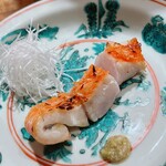 温石 - 金目鯛の炭火焼き。薬味は実山椒醤油です