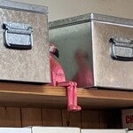 フーディカル ヒーローズ - 奥にもフラミンゴ