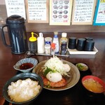 定食 吉田屋 - 
                                伝わりにくいのですがハンバーグ  おっきいです