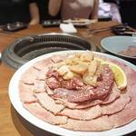 焼肉 静龍苑 - タン塩、塩ハラミ、ミノ塩③
