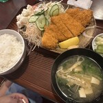 まつはま - 何故豚カツ定食をたのむ？