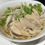 サイアム セラドン - 選べるハーフ&ハーフセットの副菜、タイの鶏そば、優しい味のスープ