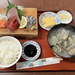 新港食堂 - 料理写真:刺身貝汁定食