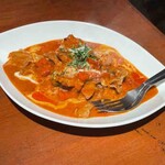クンテープ - ココナッツミルク入りレッドカレー炒め豚