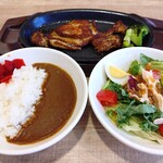 ガスト - ガストフィットメニュー2の例(若鶏スパイス焼き＋ミニカレー＋蒸し鶏とケールのサラダ)