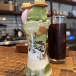 ホワイトバード コーヒー スタンド - ゆず香る抹茶とコーヒーのパフェ