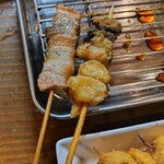 十笑 - 焼き鳥に帰って、ブタ塩、ぼんじり。