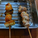 十笑 - 焼き鳥のネギマとモモ。